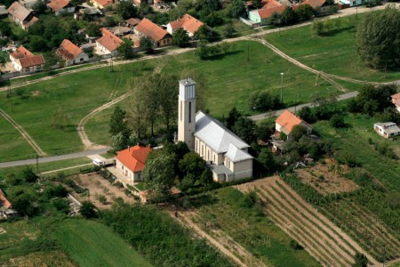 Légi felvétel a Szent Erzsébet templomról